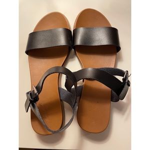 Universal Thread Black Sandals